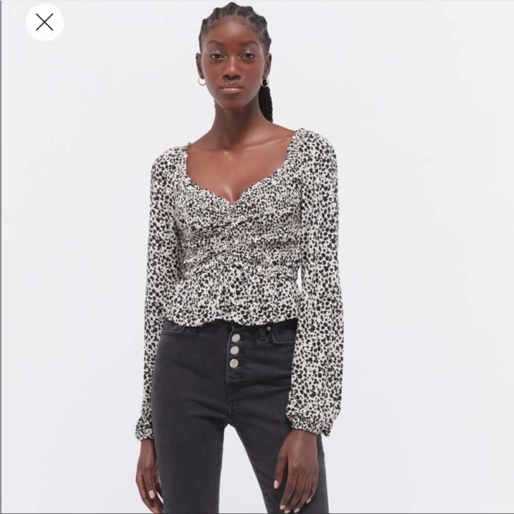 Urban Outfitters Shaina Leopard Print Ruched Long Sleeve Crop Top Size Medium